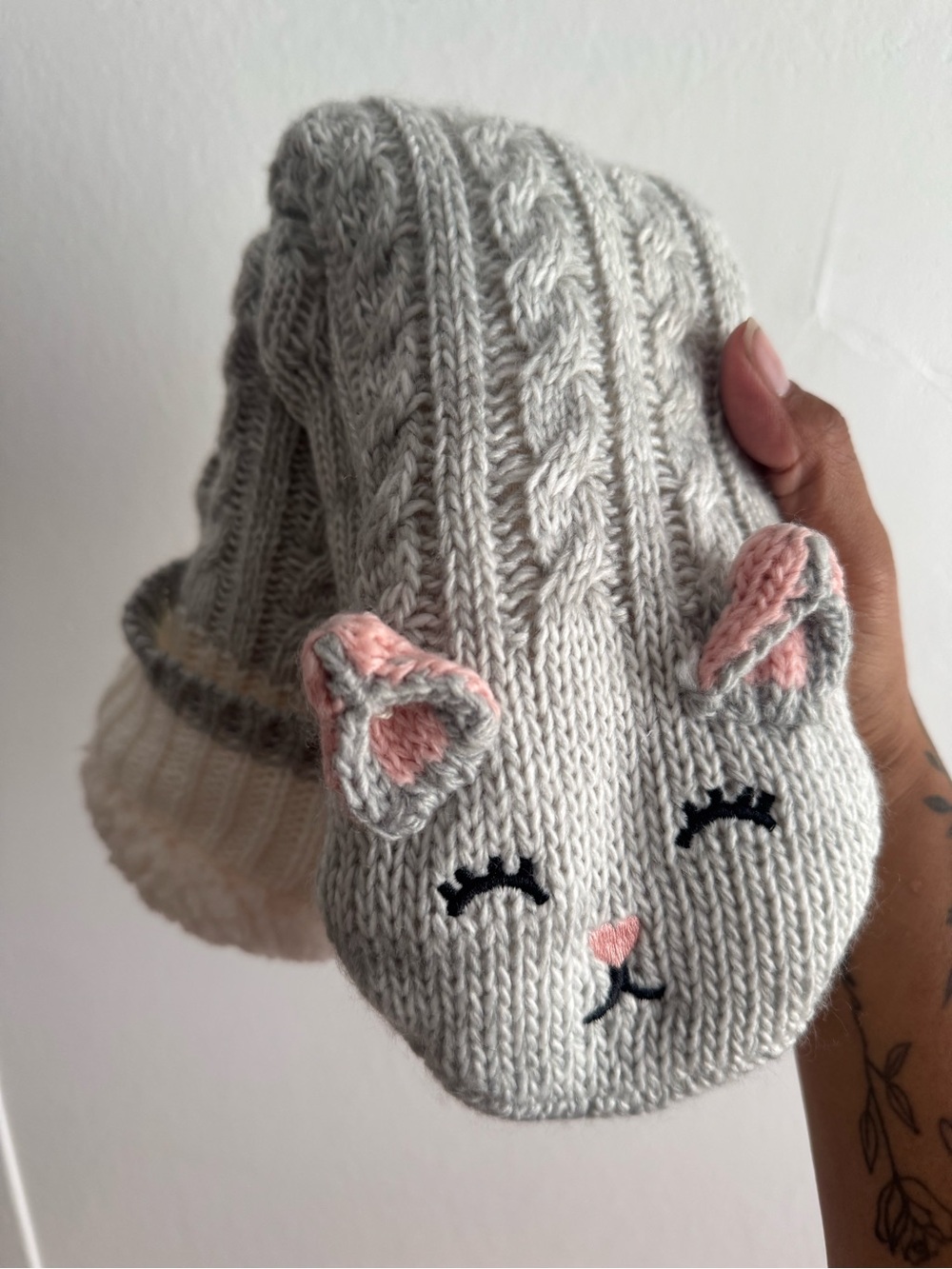 Jane and Bleecker Gray and Pink Cat Knit Slipper Socks